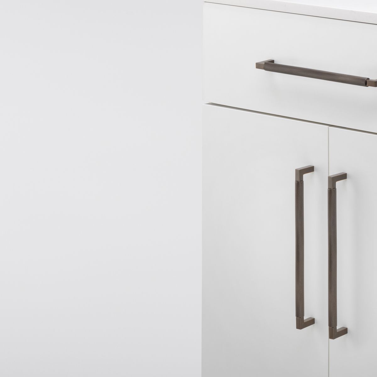 22124 - Brunswick Cabinet Pull - CTC256mm - Signature Brass