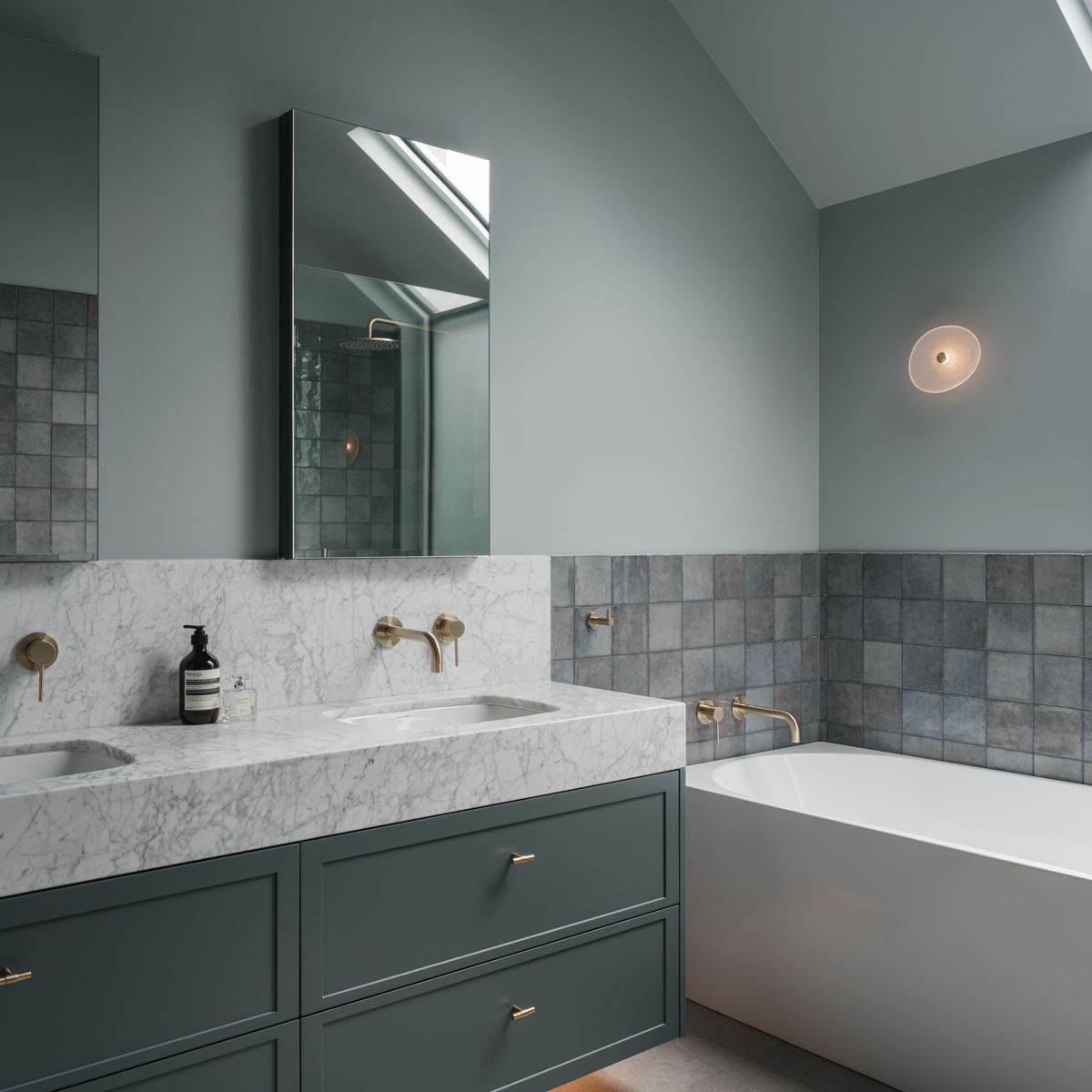 20986 - Helsinki T Cabinet Pull - Brushed Brass