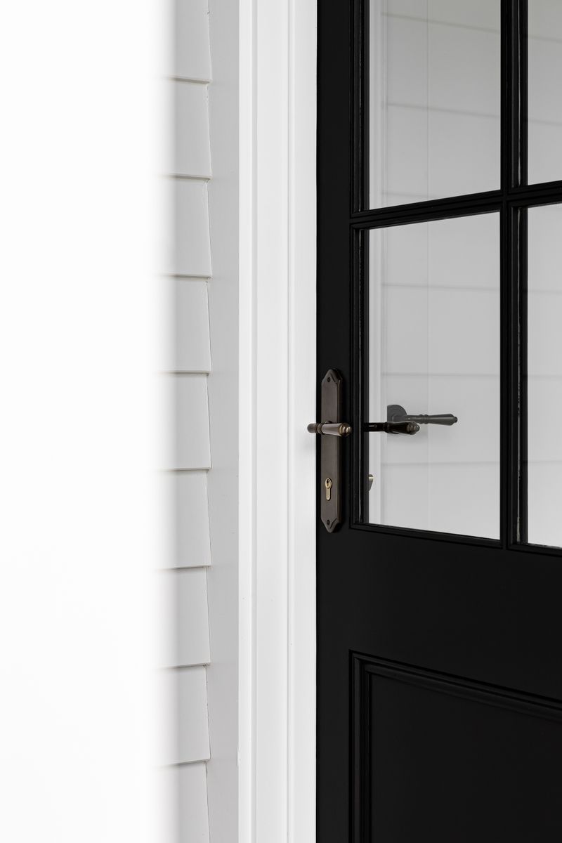 10718E85 - Verona Lever - Shouldered Backplate - Signature Brass - Entrance