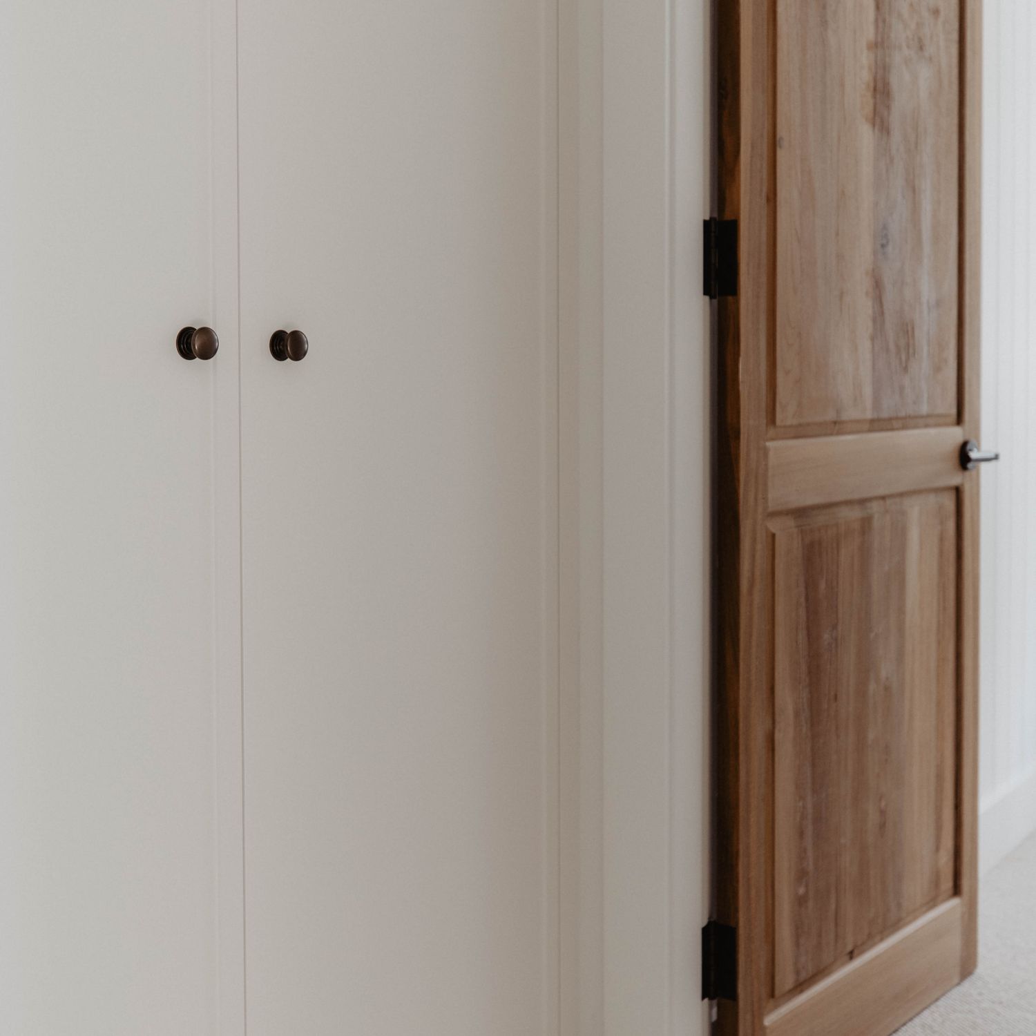 0560 - Sarlat Cupboard Knob - P27xD32mm - Signature Brass