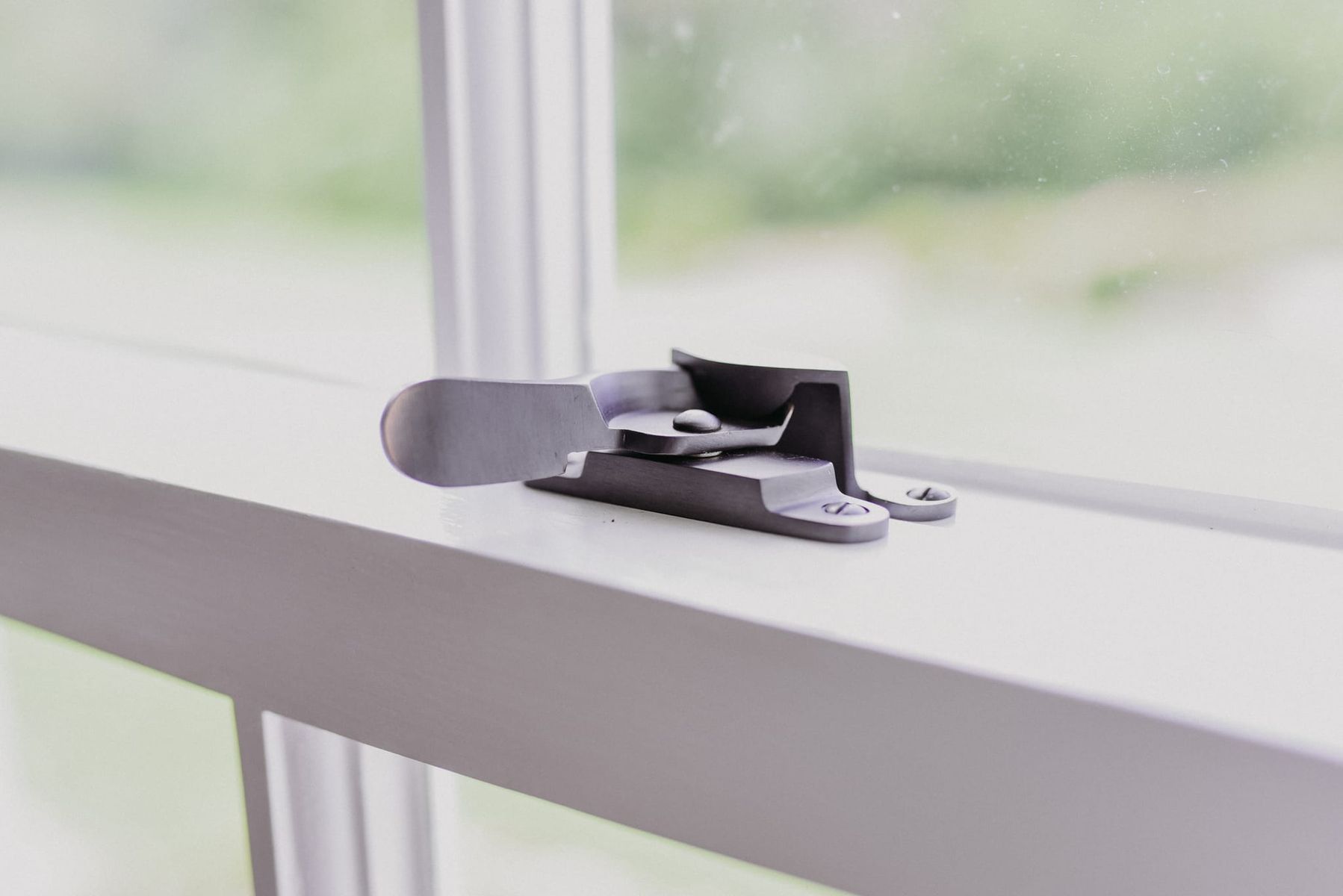 Narrow Sash Fastener