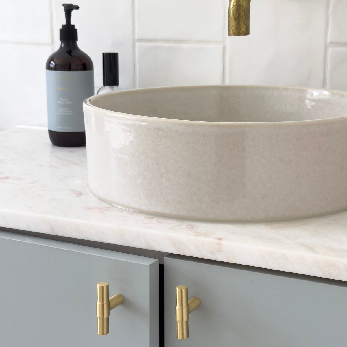 20986 - Helsinki T Cabinet Pull - Brushed Brass