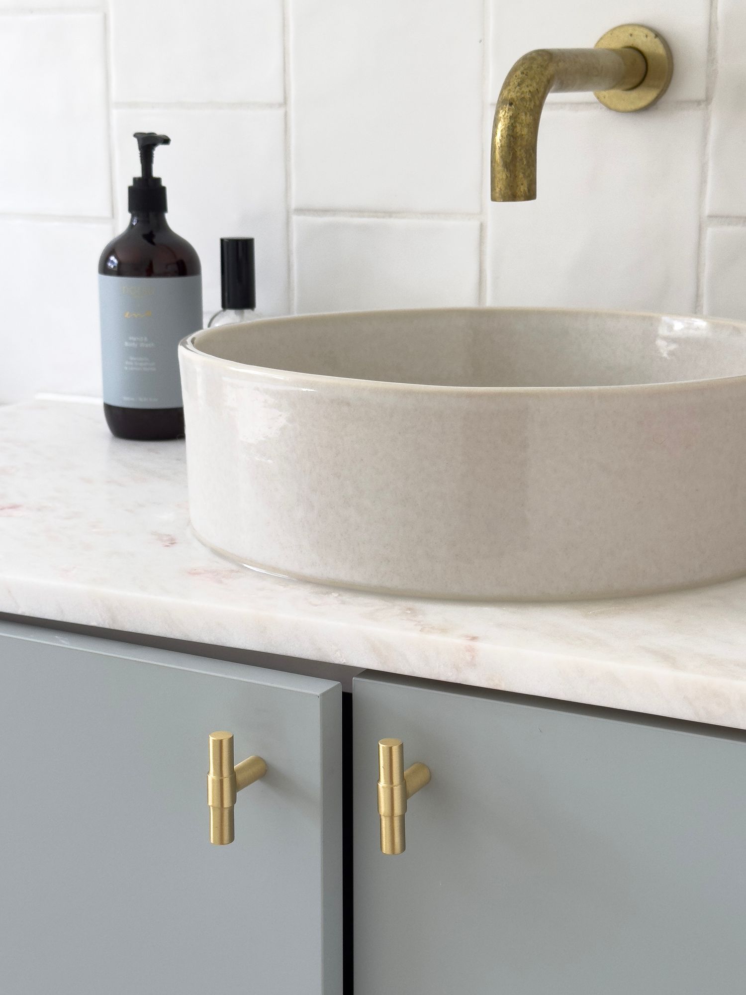 17153B - Helsinki Cabinet Pull with Backplate- CTC160mm - Brushed Gold PVD