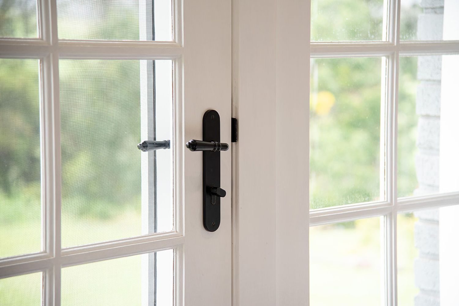 16224E85 - Sarlat Lever - Oval Backplate - Brushed Gold PVD - Entrance