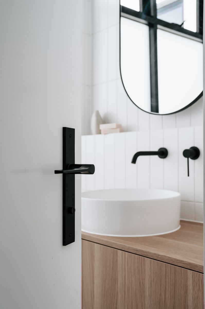 0363 - Como Lever - Round Rose - Matt Black - Passage