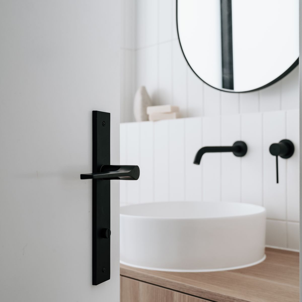0363 - Como Lever - Round Rose - Matt Black - Passage