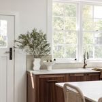 10742E85 - Verona Lever - Stepped Backplate - Signature Brass - Entrance