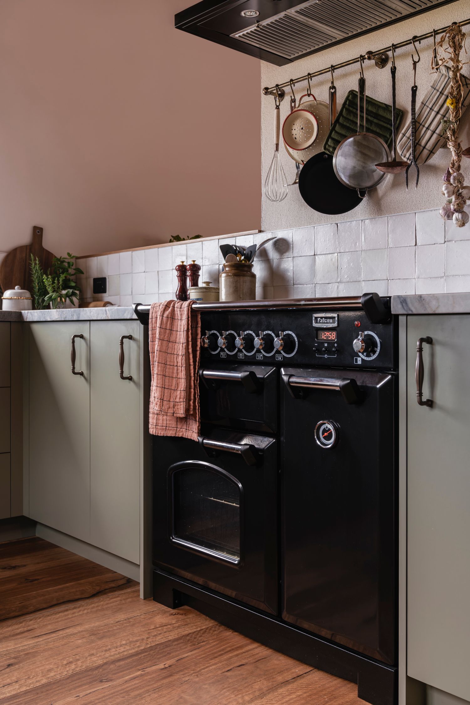 17104 - Sarlat Cabinet Pull - CTC128mm - Brushed Gold PVD