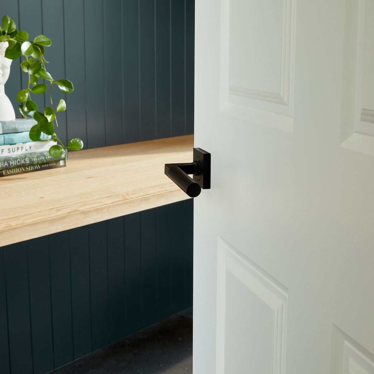 0413 - Berlin Lever - Square Rose - Matt Black - Passage