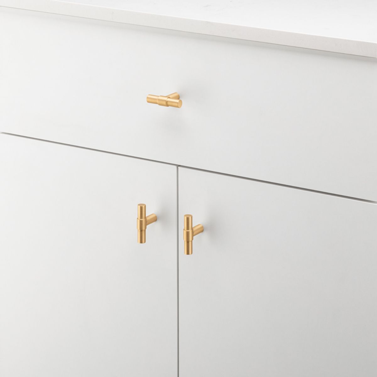 20986 - Helsinki T Cabinet Pull - Brushed Brass