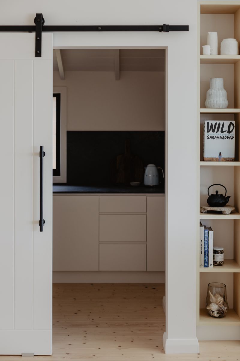 20704 - Helsinki Pull Handle - 450mm - Matt Black - Entrance
