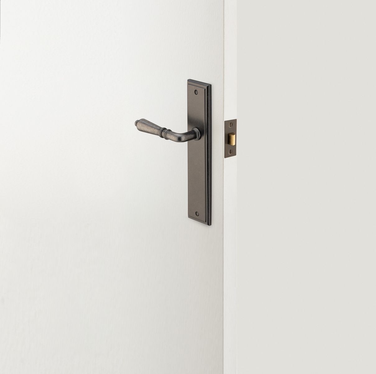 13736 - Sarlat Lever - Stepped Backplate - Distressed Nickel - Passage