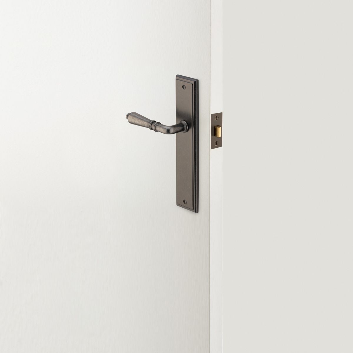 13736E85 - Sarlat Lever - Stepped Backplate - Distressed Nickel - Entrance