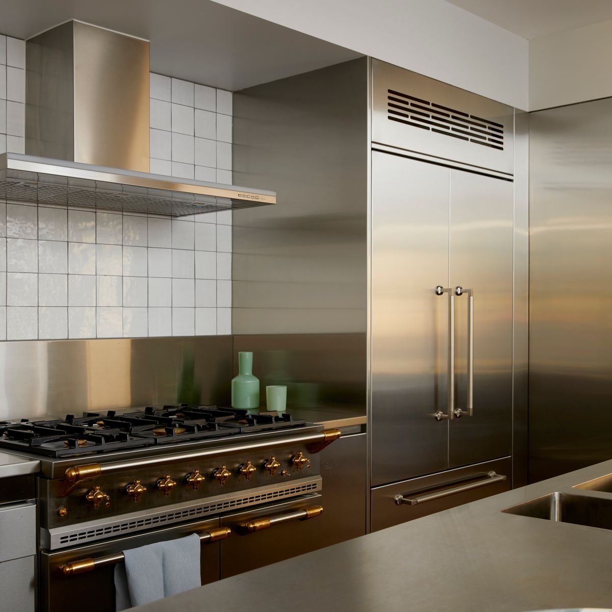 0489 - Berlin Pull Handle -  600mm - Satin Nickel