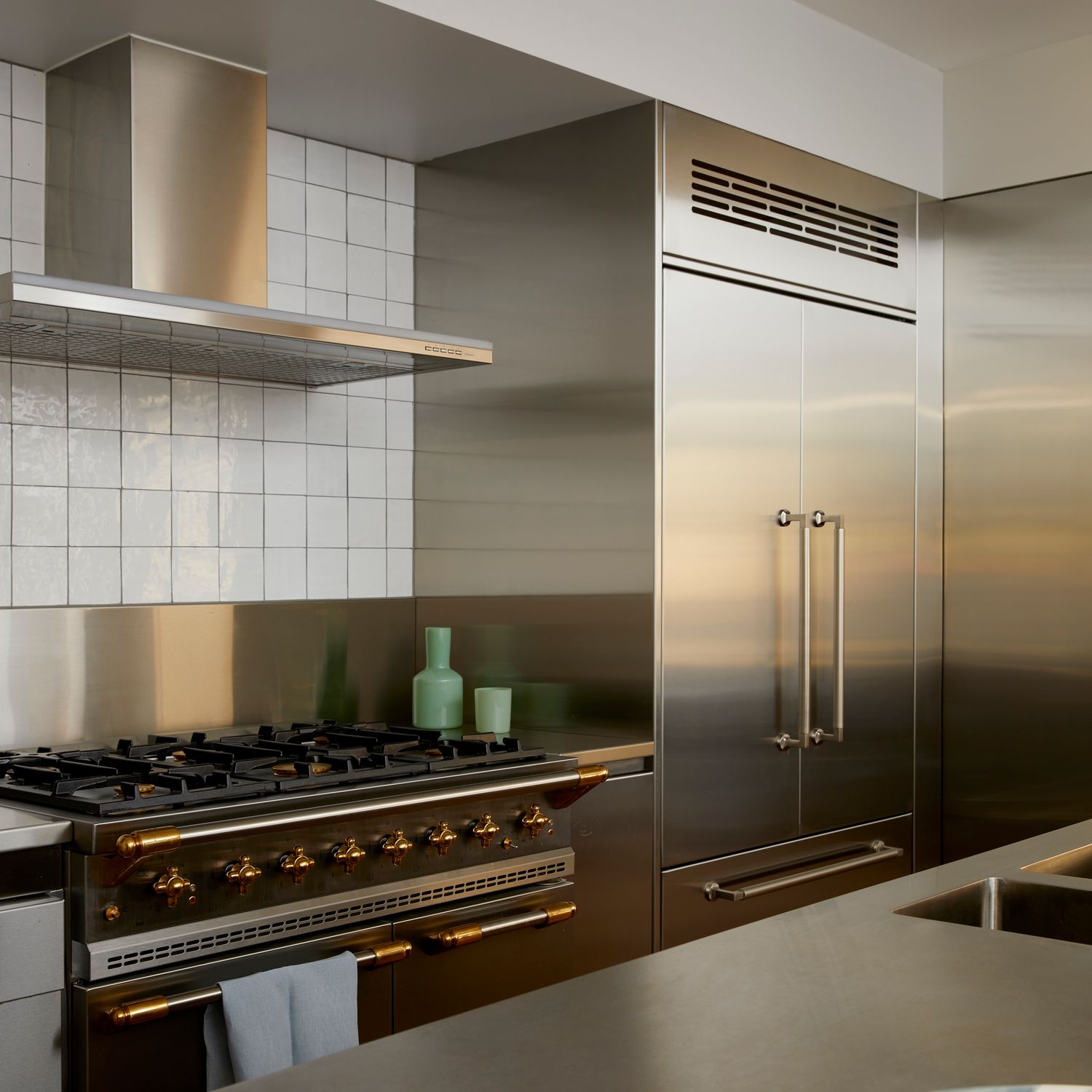 9443 - Berlin Pull Handle -  450mm - Matt Black