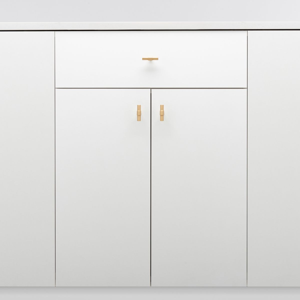 20986 - Helsinki T Cabinet Pull - Brushed Brass