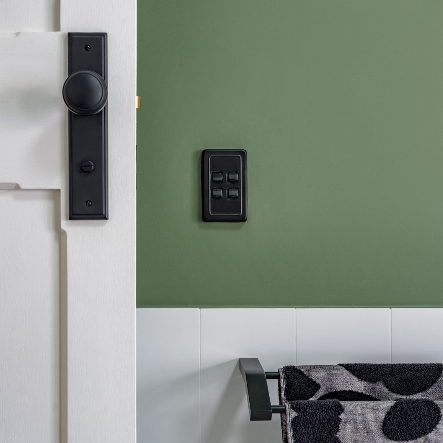 15338 - Paddington Knob - Stepped Backplate - Brushed Brass - Passage