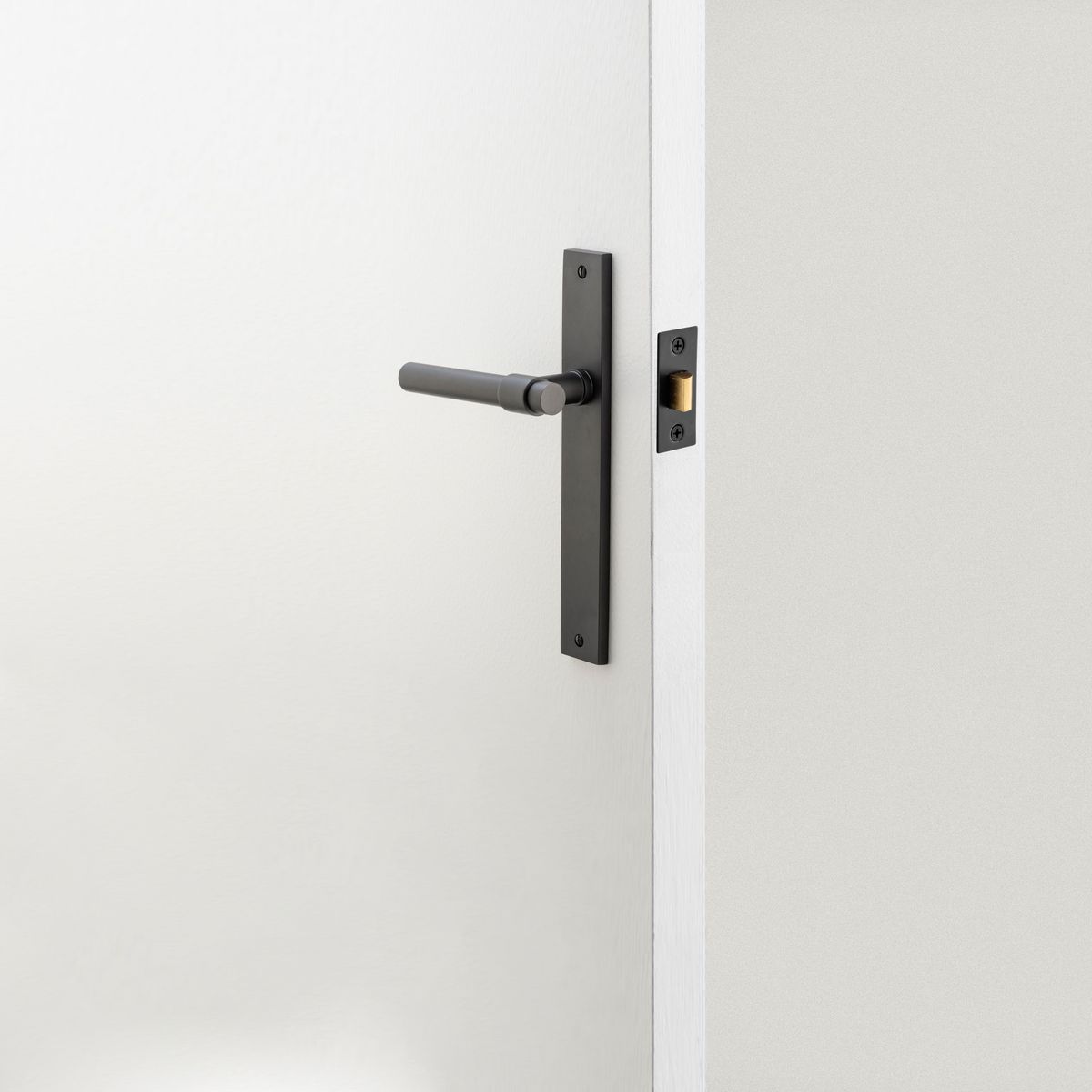 12896 - Helsinki Lever - Rectangular Backplate - Matt Black - Passage