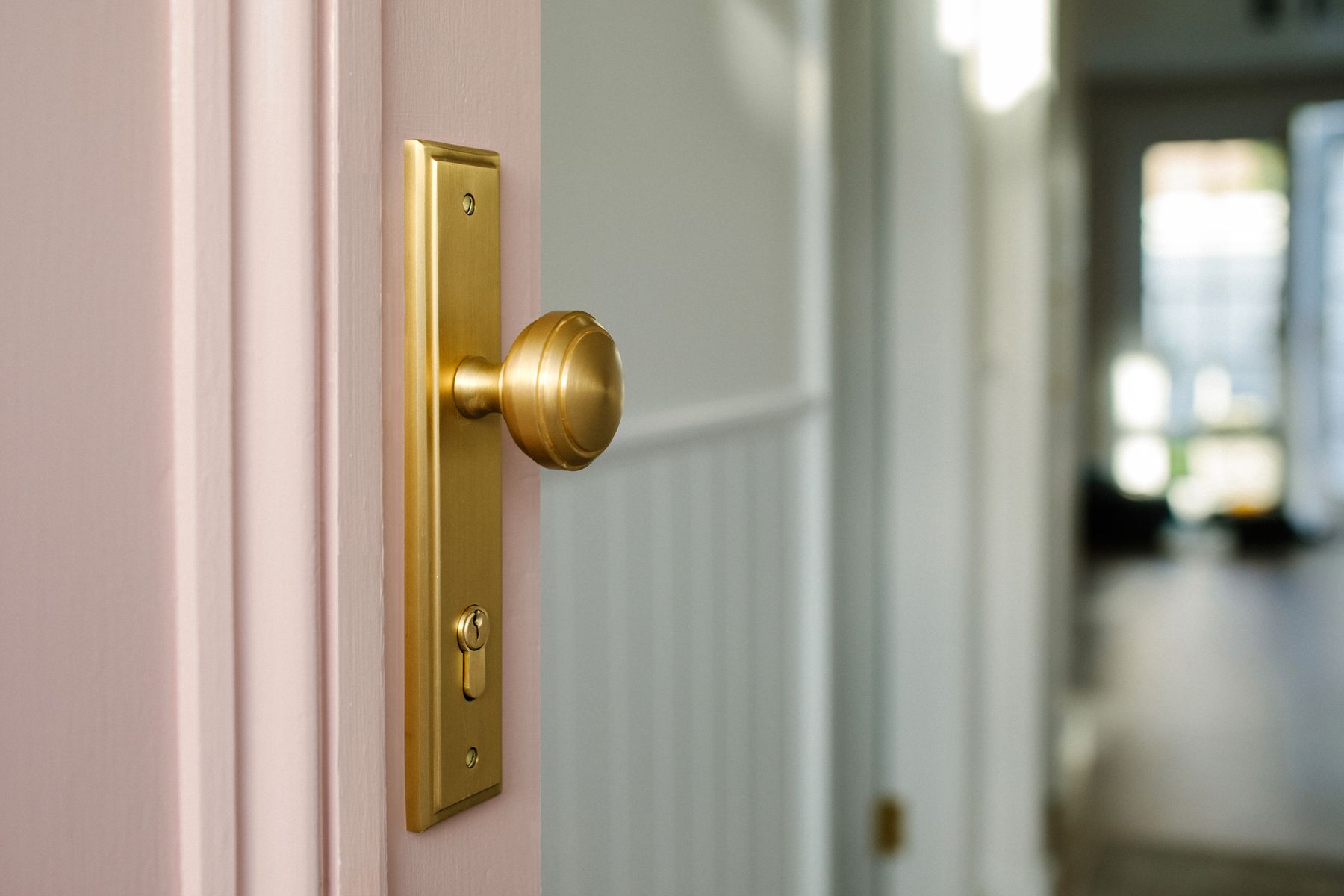 15338E85 - Paddington Knob - Stepped Backplate - Brushed Brass - Entrance