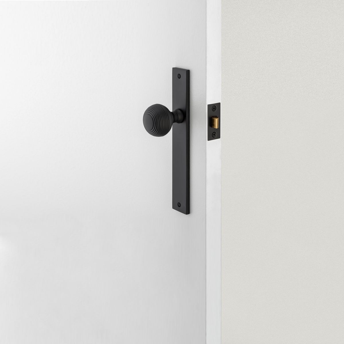 12824 - Guildford Knob - Rectangular Backplate - Matt Black - Passage
