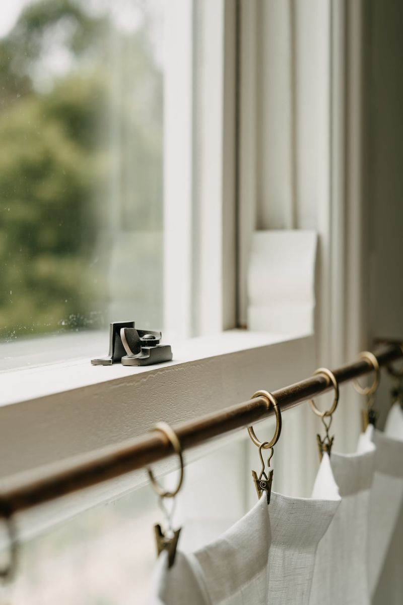 Narrow Sash Fastener