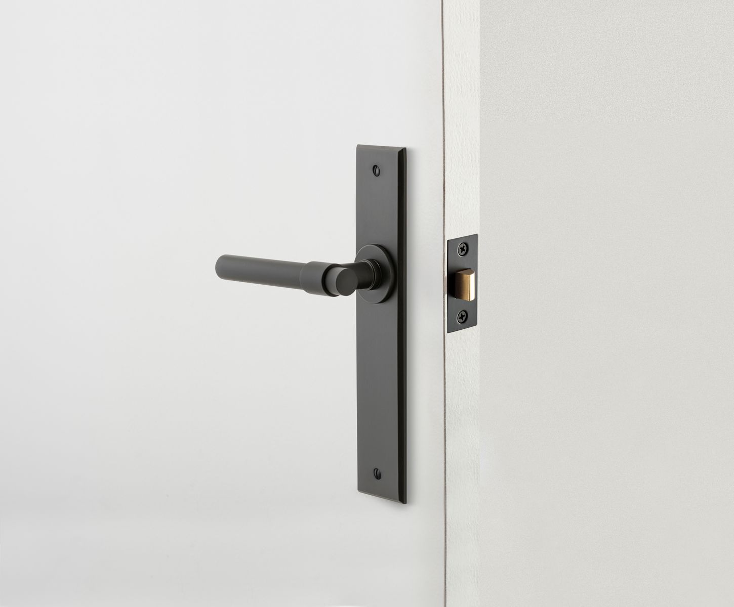 12904 - Helsinki Lever - Chamfered Backplate - Matt Black - Passage