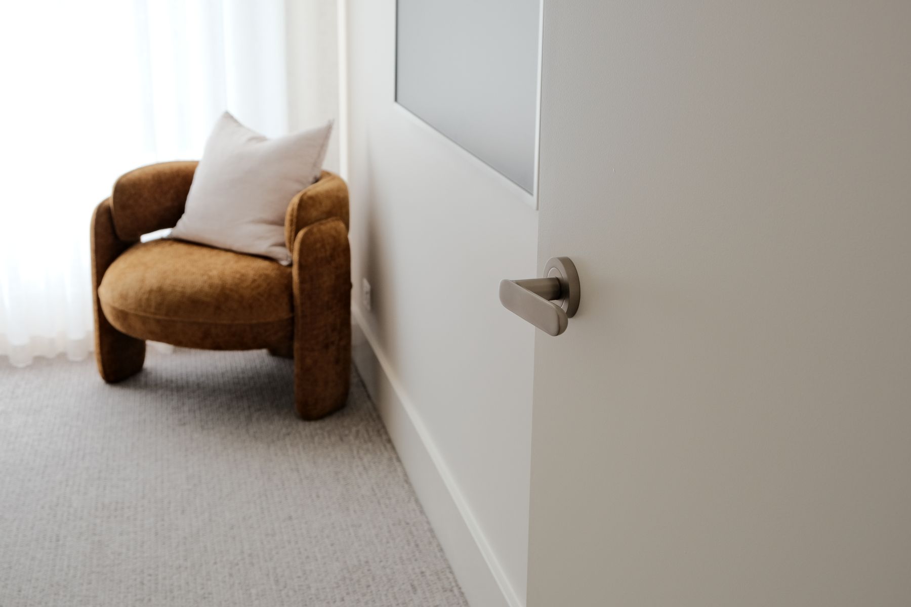0339 - Bronte Lever - Round Rose - Satin Nickel - Passage