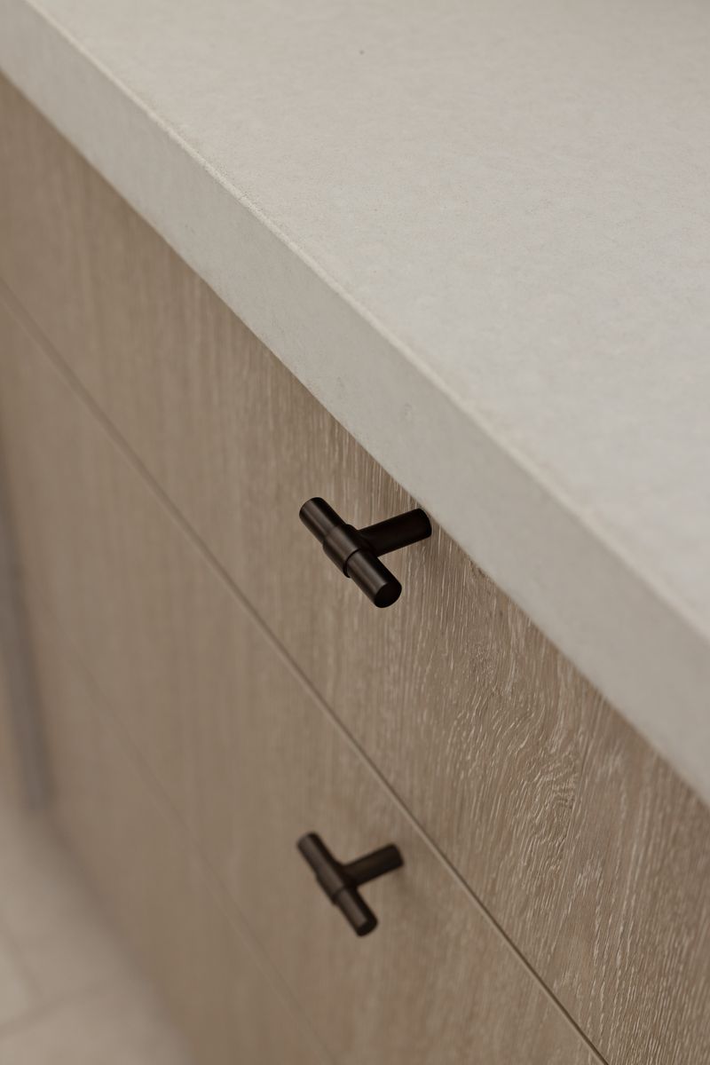 20981 - Helsinki T Cabinet Pull - Signature Brass