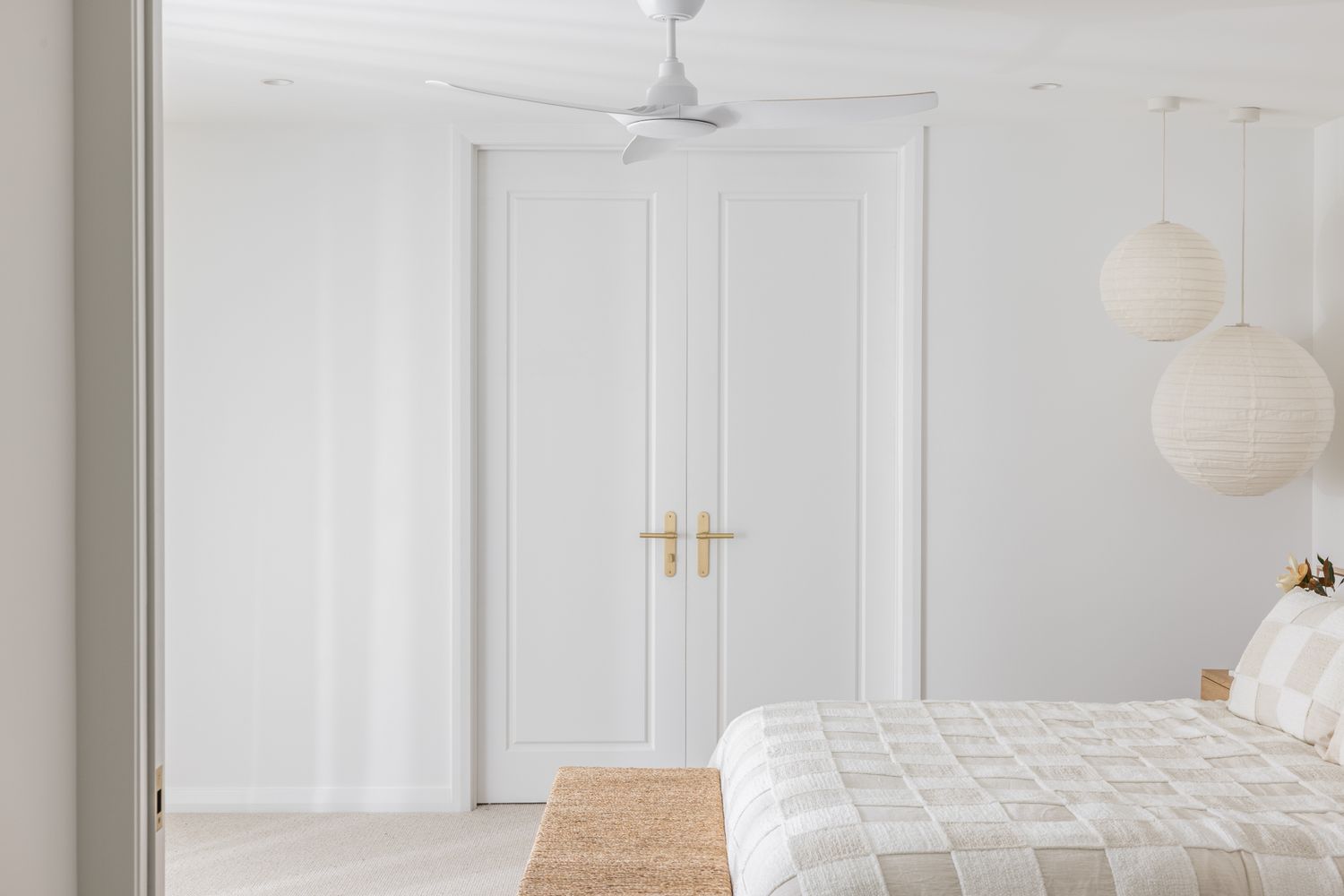 16400 - Helsinki Lever - Oval Backplate - Brushed Gold PVD - Passage