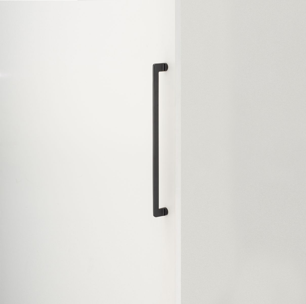 21303 - Baltimore Pull Handle - 600mm - Matt Black