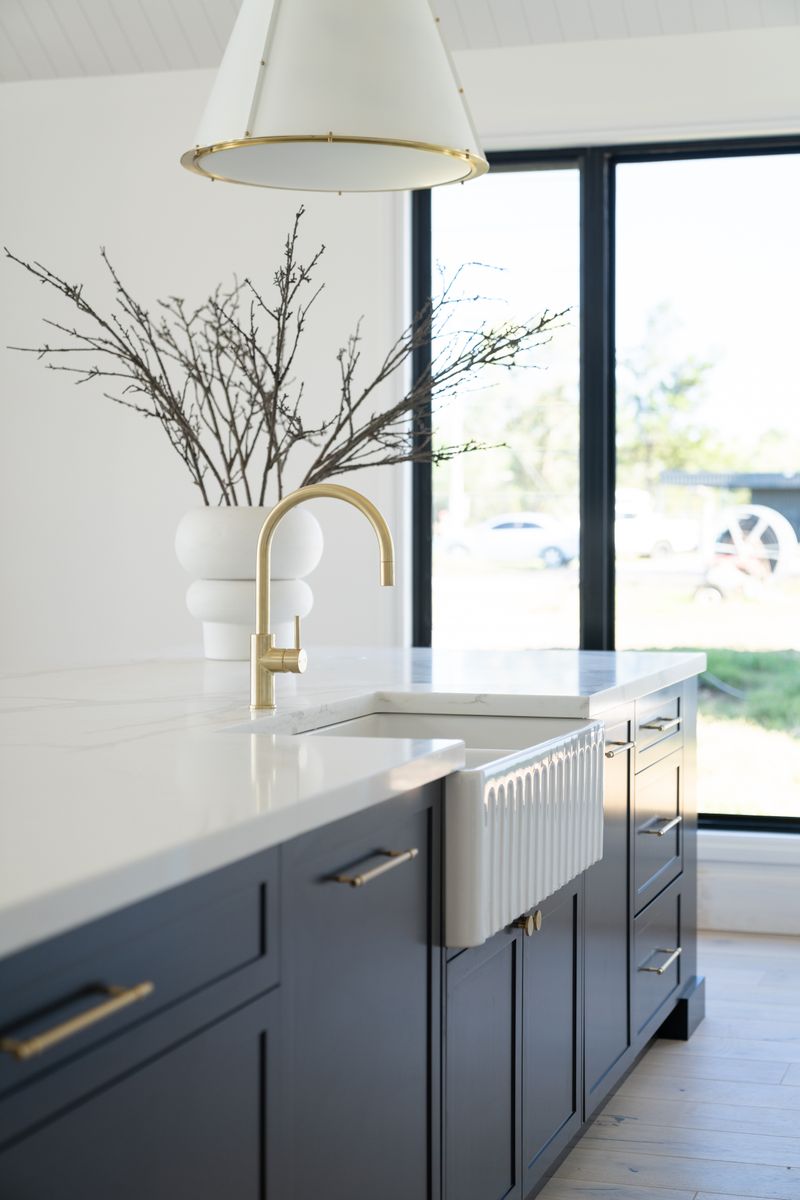 21026 - Helsinki Cabinet Pull - CTC256mm - Brushed Brass
