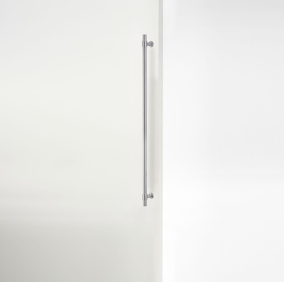 20728 - Helsinki Pull Handle - 900mm - Brushed Chrome