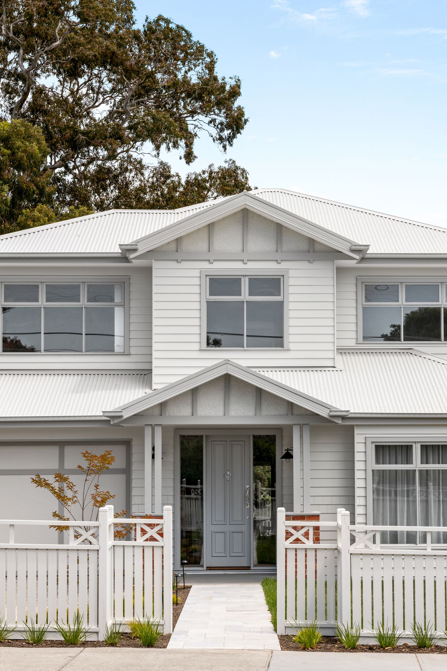 17102 - Sarlat Pull Handle - 600mm - Brushed Gold PVD