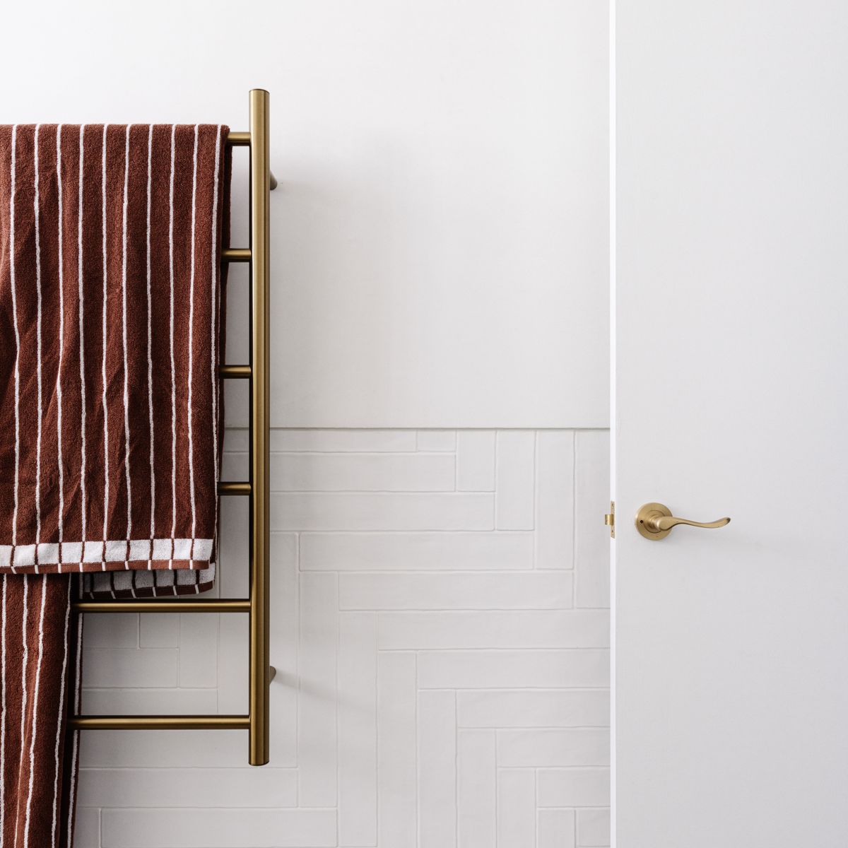 20796 - Stirling Lever - Round Rose - Brushed Brass - Passage