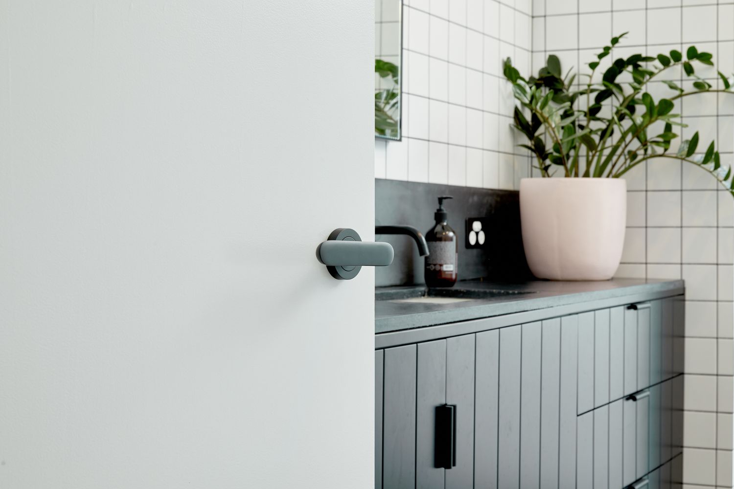 20779KIBPRIV60 - Osaka Lever - Round Rose (Inbuilt Privacy) - Satin Nickel - Privacy