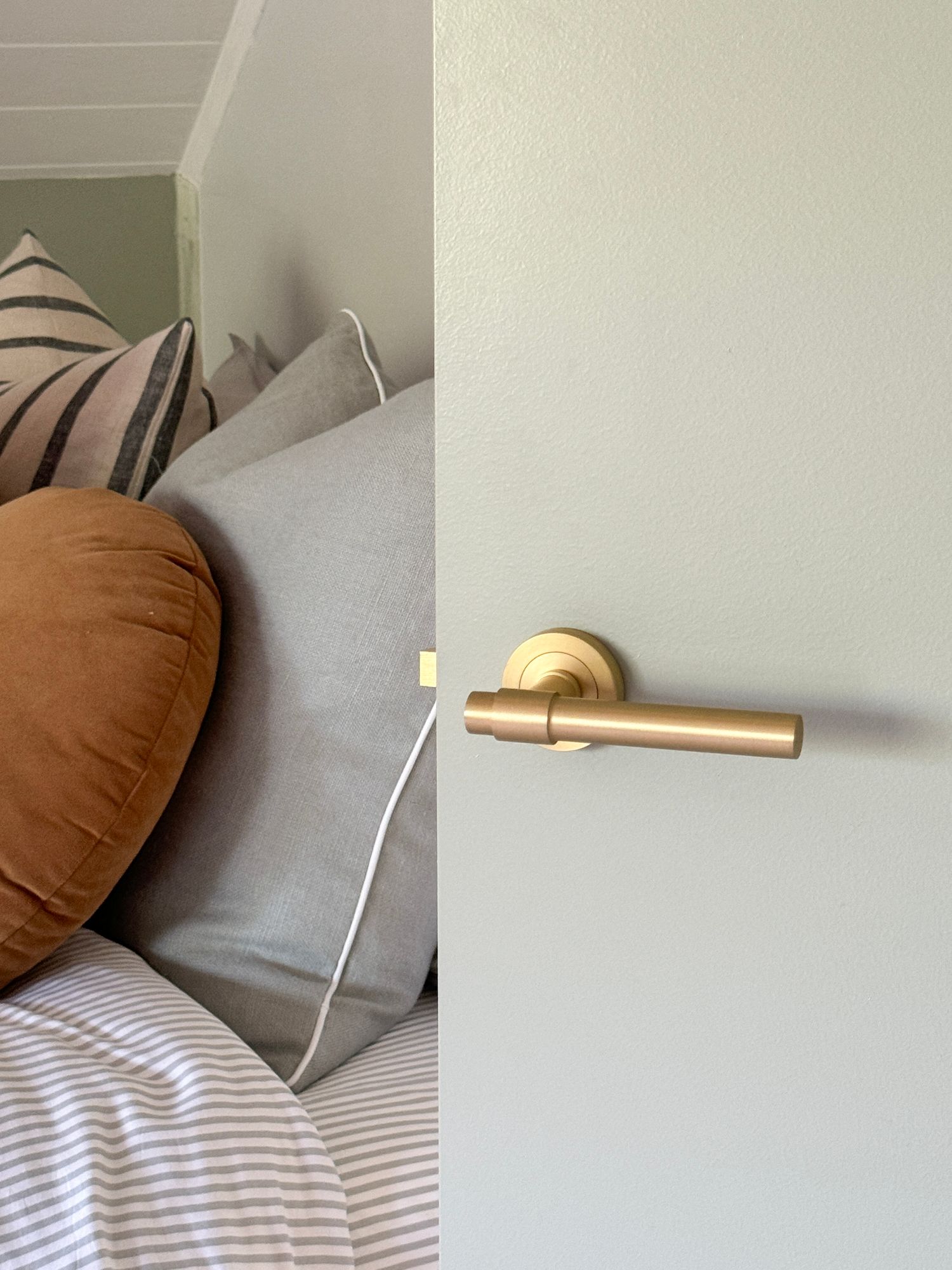 16626KENTR60KK - Helsinki Lever - Round Rose Entrance Kit with Separate High Security Lock - Brushed Gold PVD - Entrance