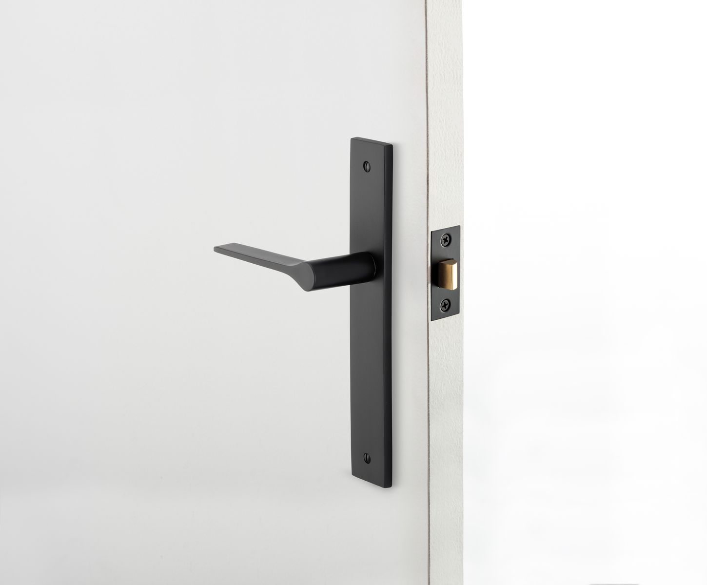 12754 - Como Lever - Rectangular Backplate - Matt Black - Passage