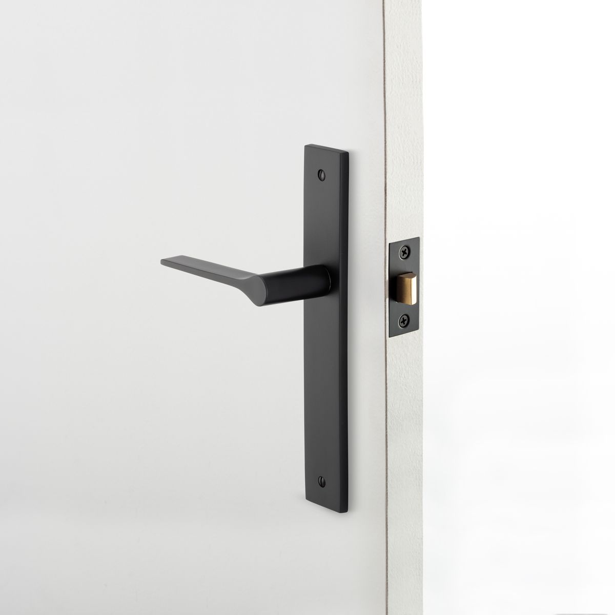 12754 - Como Lever - Rectangular Backplate - Matt Black - Passage