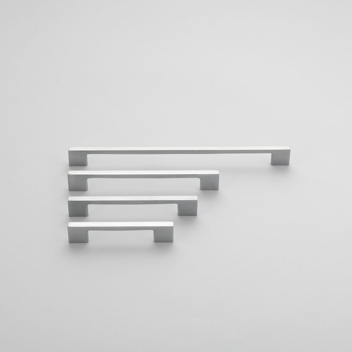 0537 - Cali Cabinet Pull - 256mm - Brushed Chrome