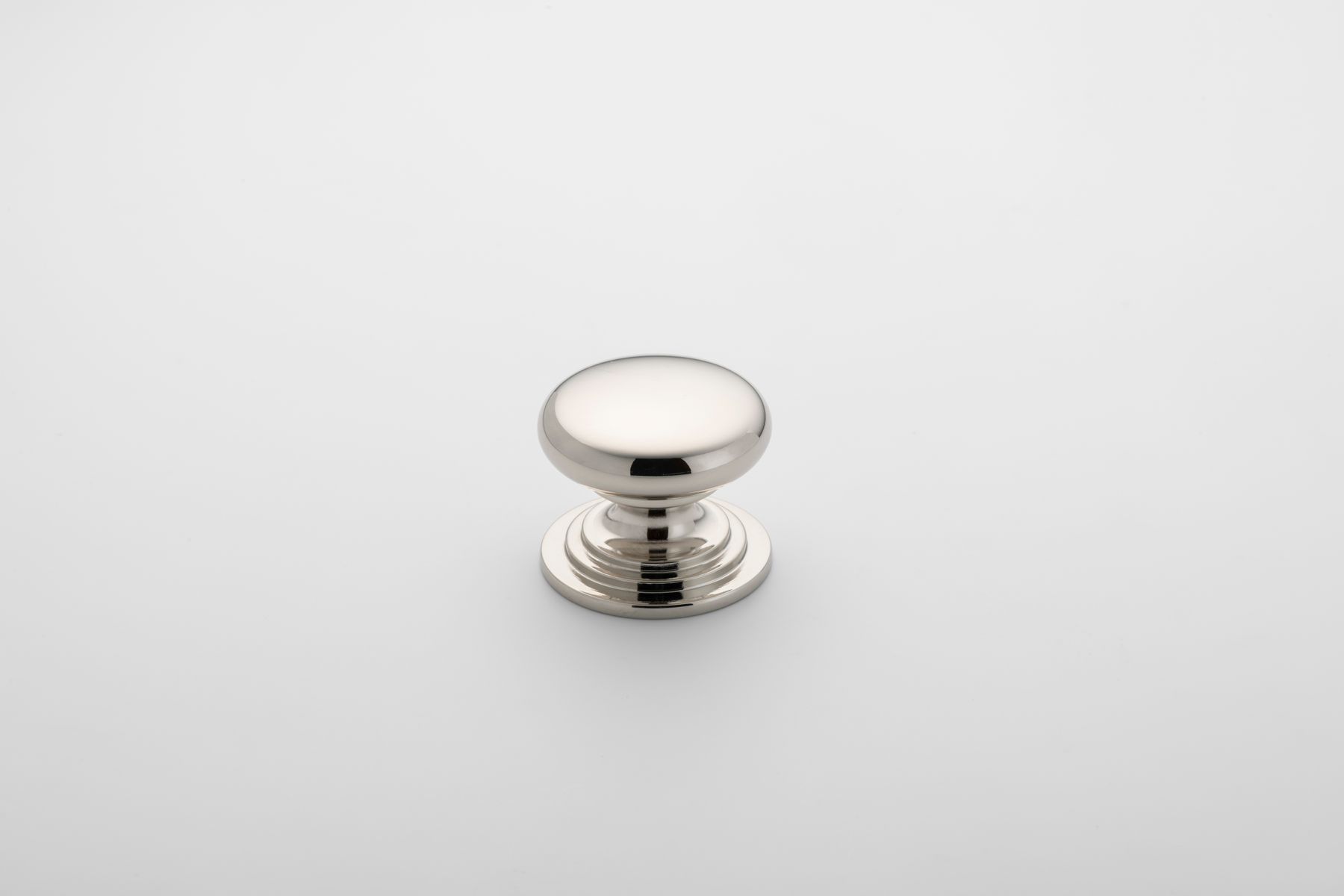 0574 - Sarlat Cupboard Knob - P27xD32mm - Polished Nickel