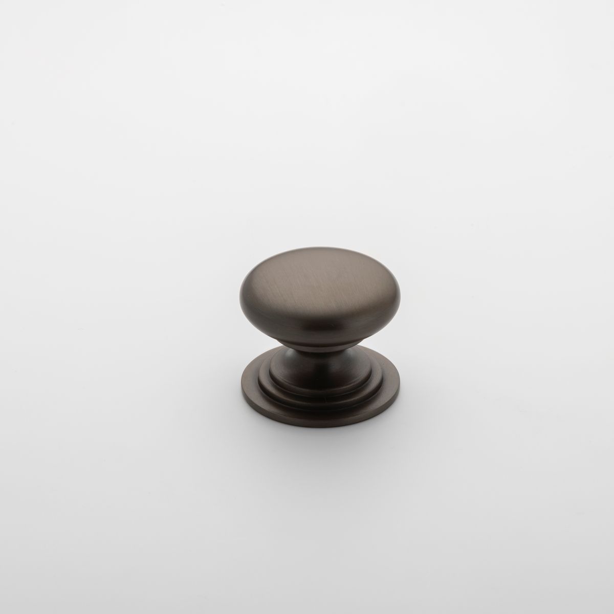 0560 - Sarlat Cupboard Knob - P27xD32mm - Signature Brass