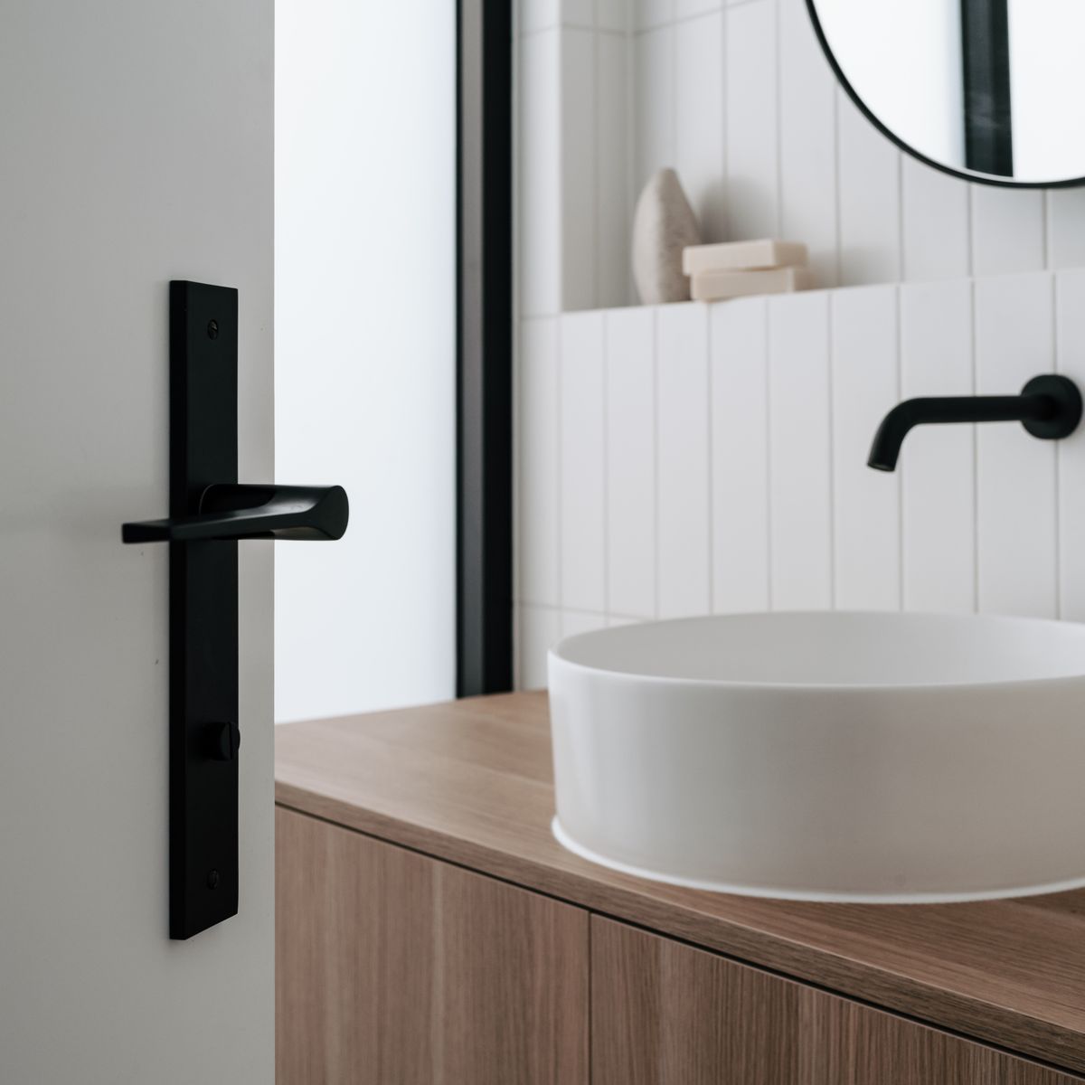 0363 - Como Lever - Round Rose - Matt Black - Passage