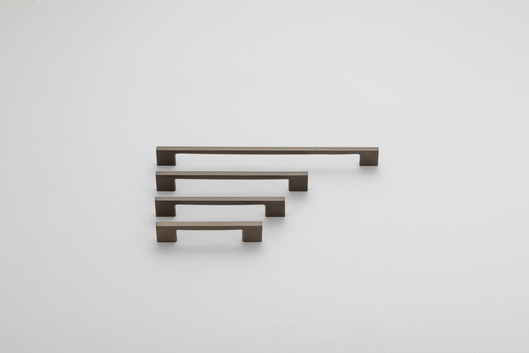 0518 - Cali Cabinet Pull - 96mm - Signature Brass