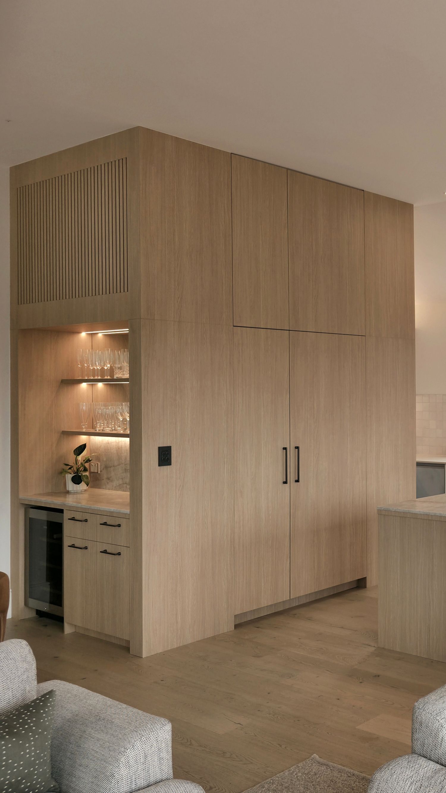 20896B - Baltimore Cabinet Pull with Backplate - CTC160mm - Brushed Brass