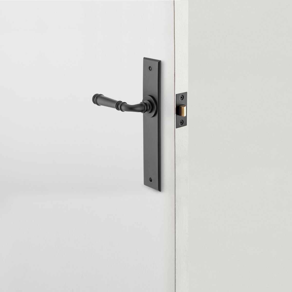 12786 - Verona Lever - Chamfered Backplate - Matt Black - Passage