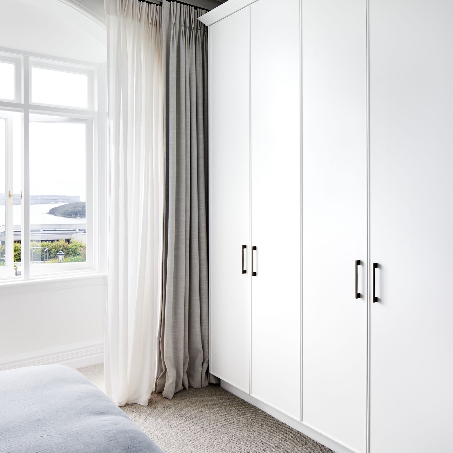 0517 - Cali Cabinet Pull - 256mm - Polished Brass