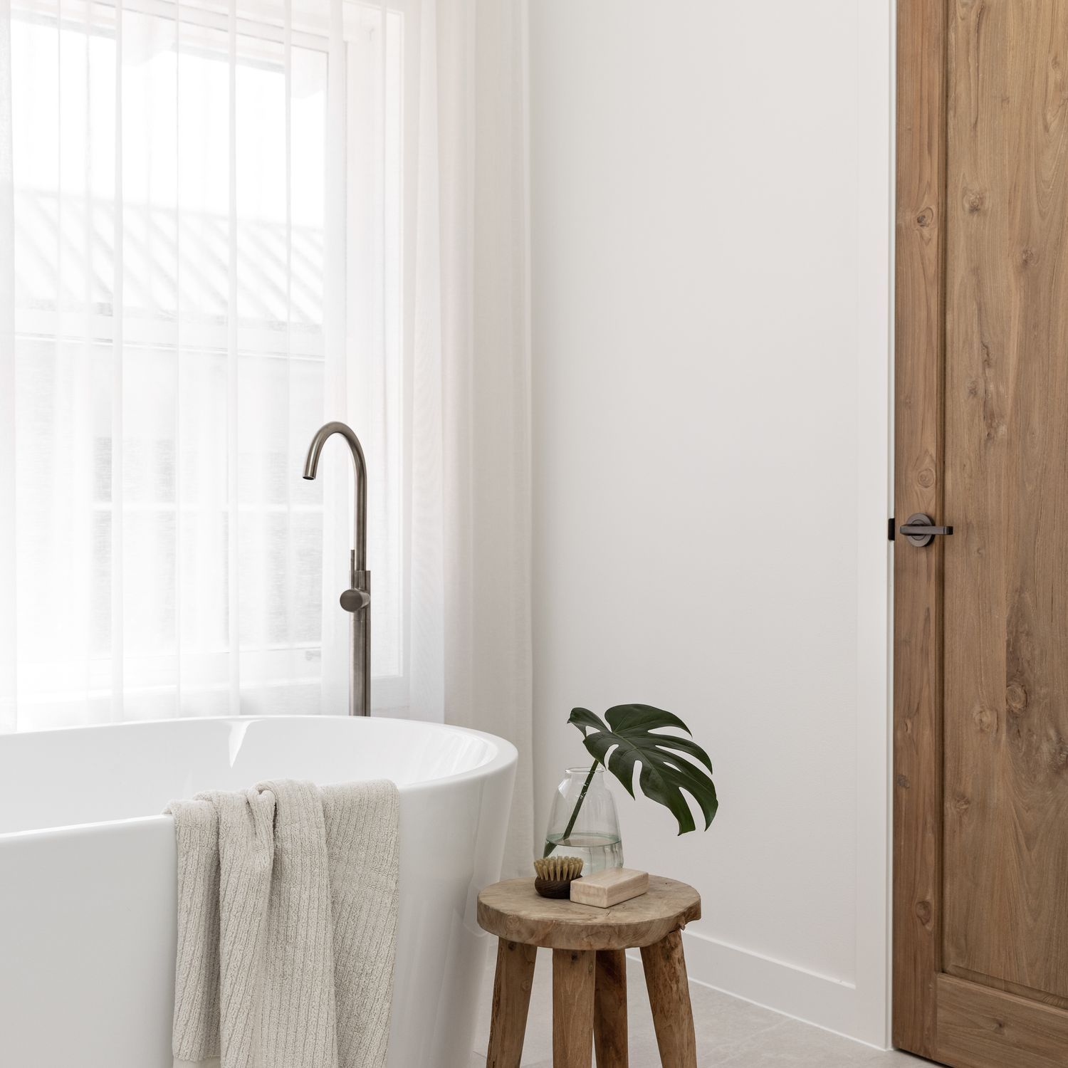 0320 - Annecy Lever - Round Rose - Polished Brass - Passage