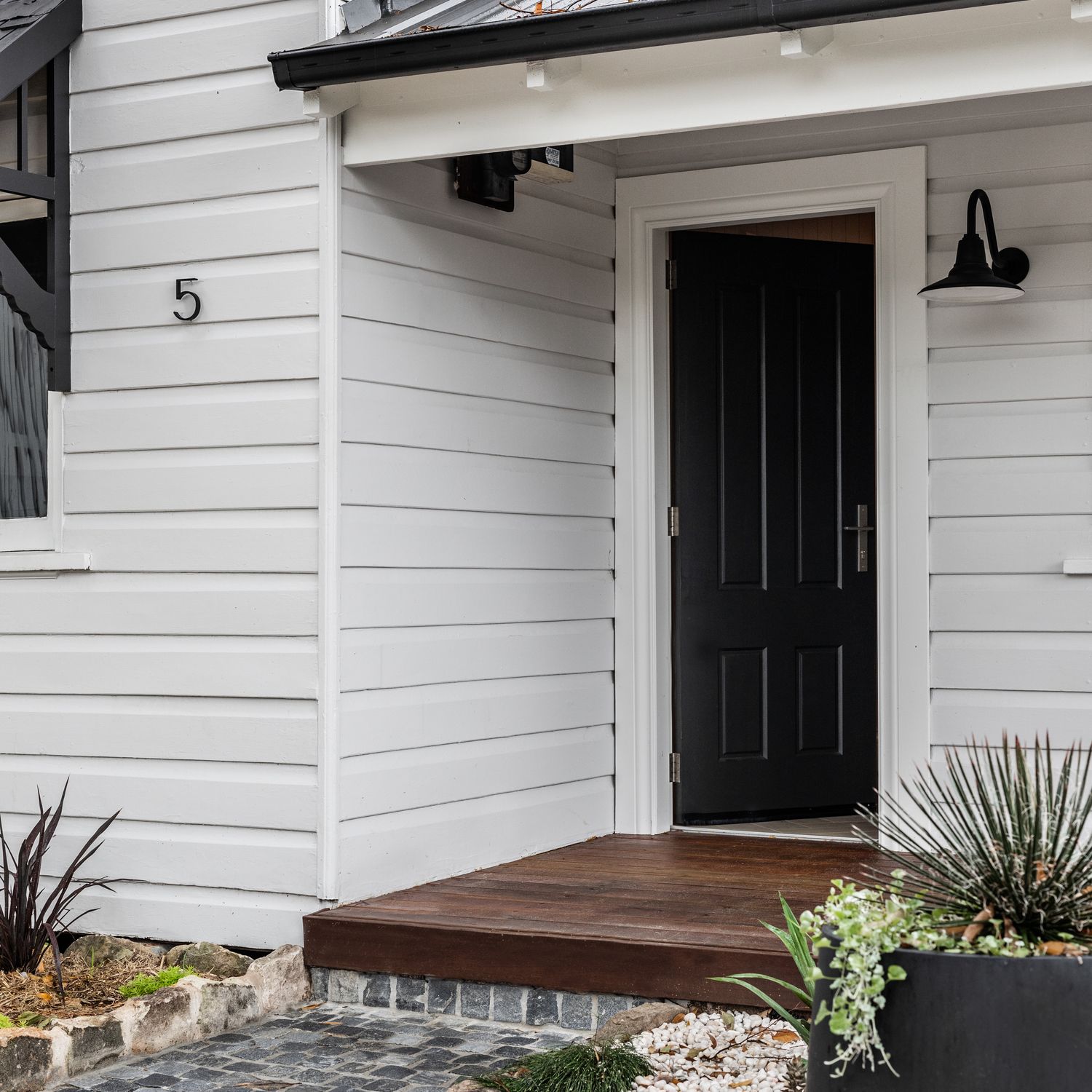 10702E85 - Baltimore Lever - Rectangular Backplate - Signature Brass - Entrance