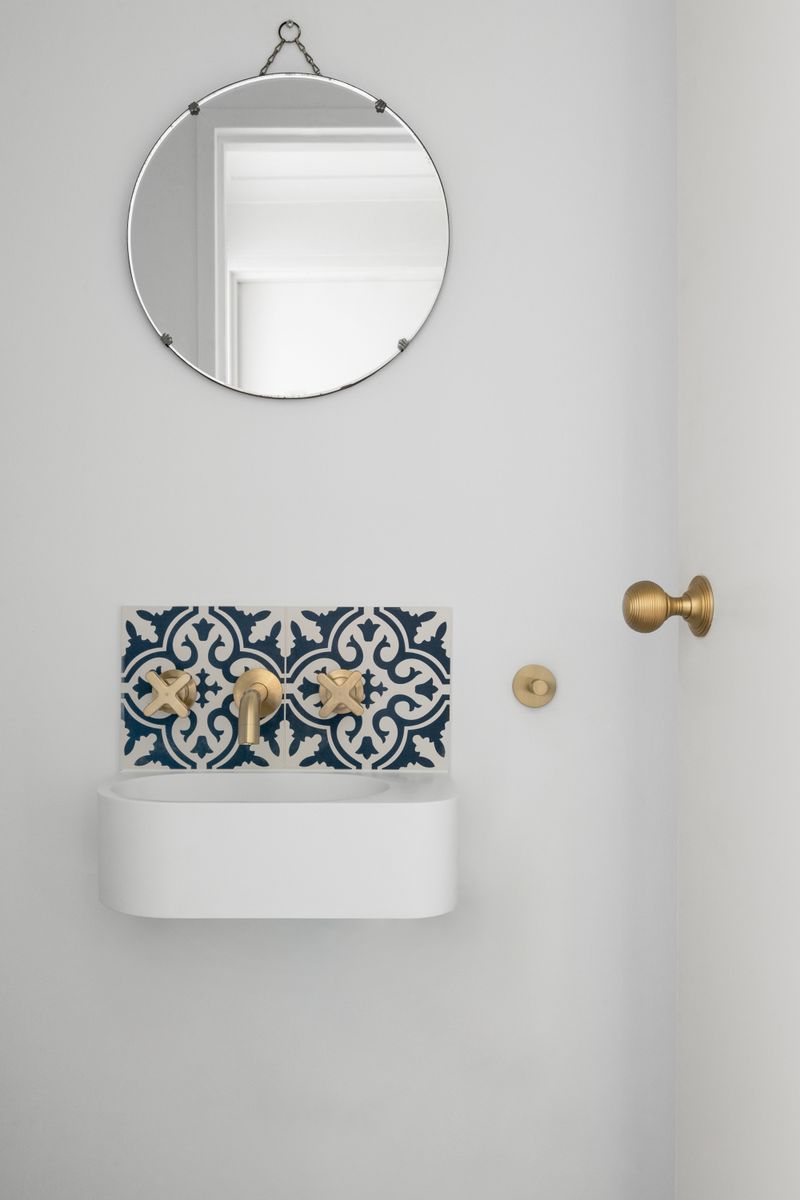 0254 - Guildford Knob - Round Rose - Brushed Brass - Passage