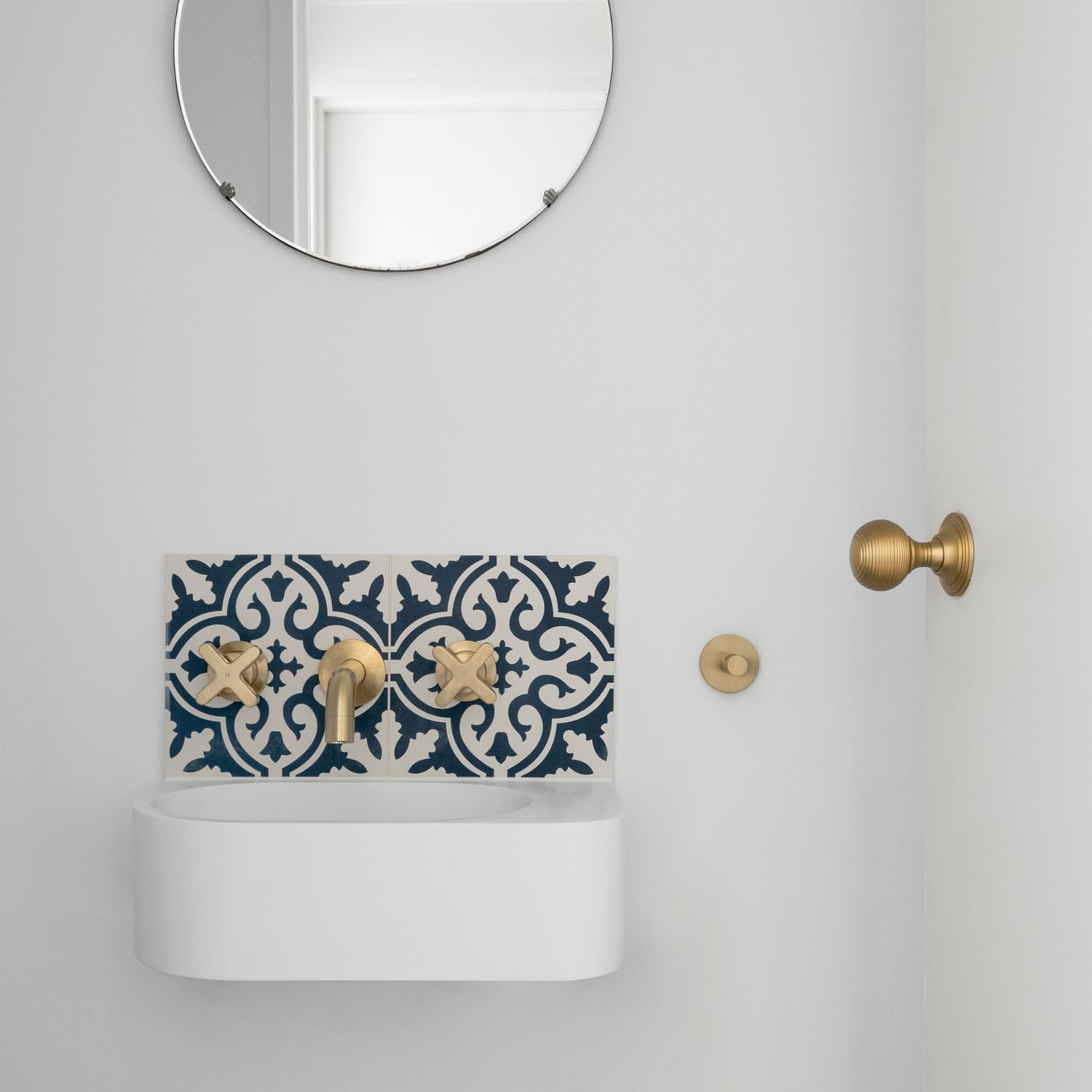 0220 - Guildford Knob - Round Rose - Polished Brass - Passage